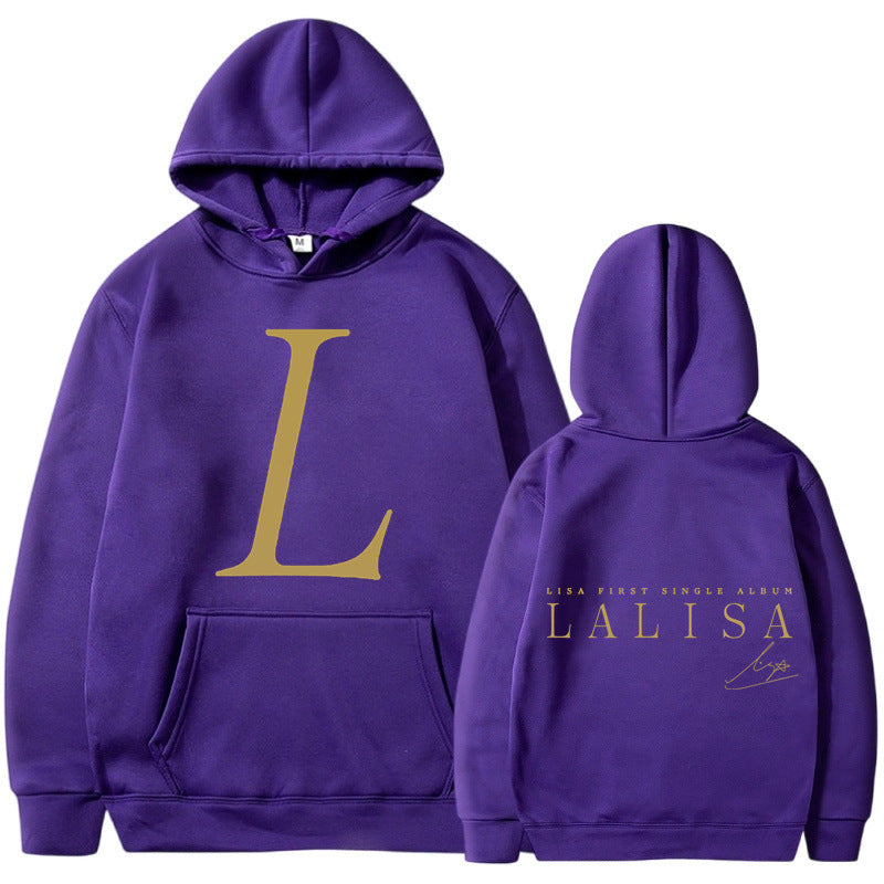 Kvindernes hoodie med stilfuldt initialer print og generøs kængurulomme Skovae