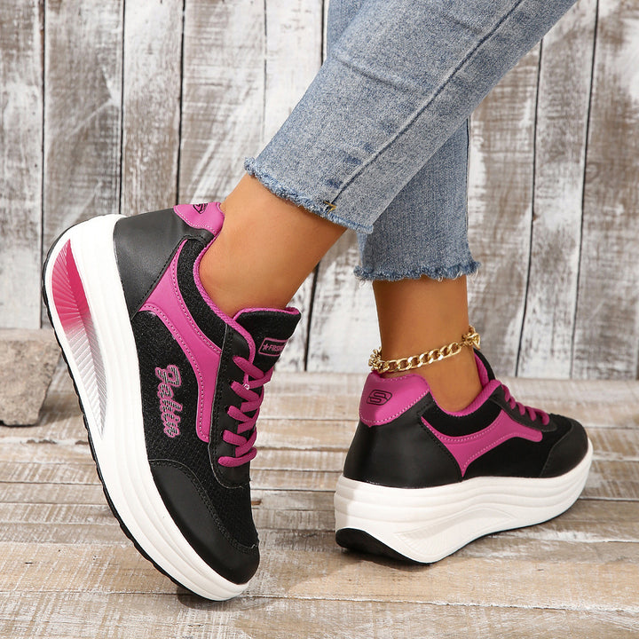 Dame Sporty Sneakers med åndbart mesh og trendy plateau sål Stilla