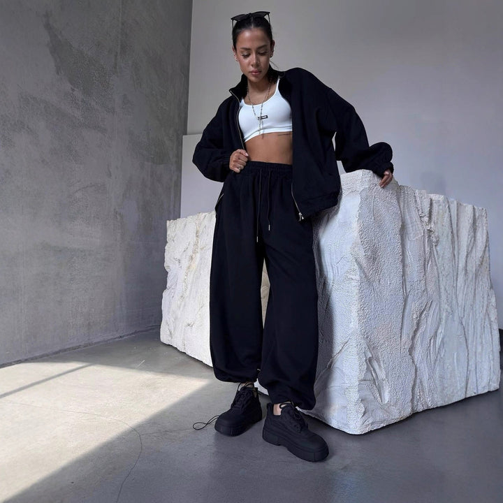 Kvinders afslappede træningsdragt med oversized jakke og komfortable joggers