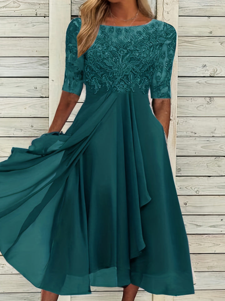 Dame nan elegant cocktailkjole med broderet korsage, bådudskæring og flydende chiffon nederdel Skovae
