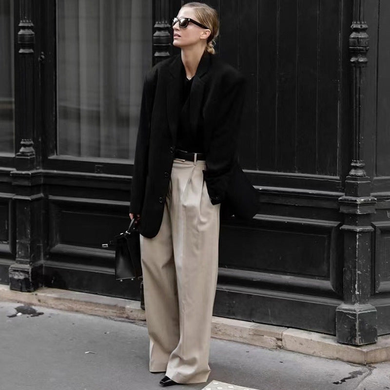Dame klassisk blazer med moderne snit og to knapstolper Stilla
