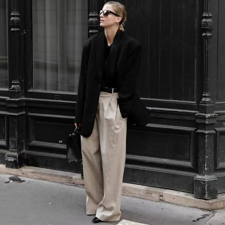 Dame klassisk blazer med moderne snit og to knapstolper Stilla