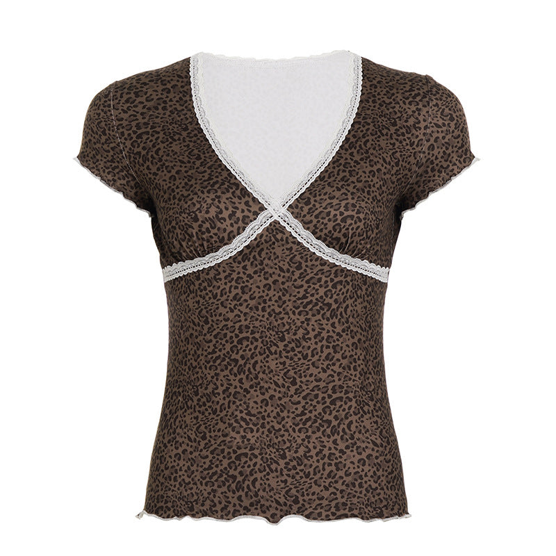 Dame T-Shirt med elegant leopardmønster og fint spidse detaljer Skovae