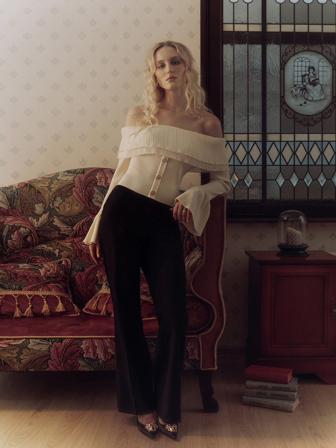 Dame Raffineret Off-Shoulder-Striktrøje med Flæser og Knapliste Stilla