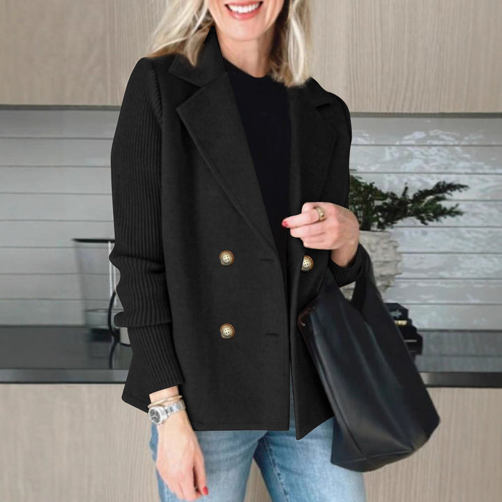 Kvindernes elegante oversized blazer med dobbelt knaplukning og tekstureret ærme Stilla