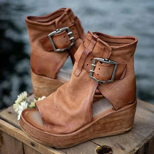 Dame Wedge-sandaler med moderigtig spændeudsmykning og skridsikker sål Stilla