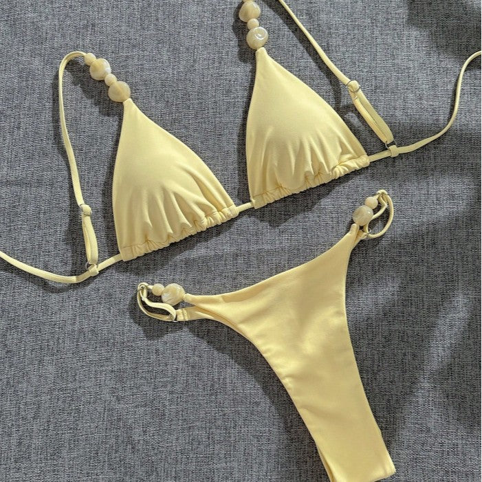 Dame triangel-bikini med dekorative perleaccentuer og fint minimaldesign Skovae