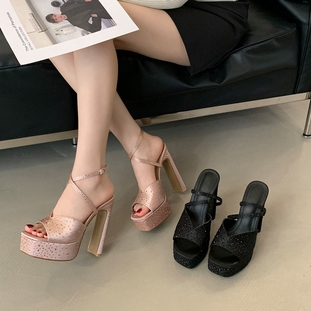 Dame Plateau-sandaler med blændende strassdetaljer og elegant remdesign Stilla