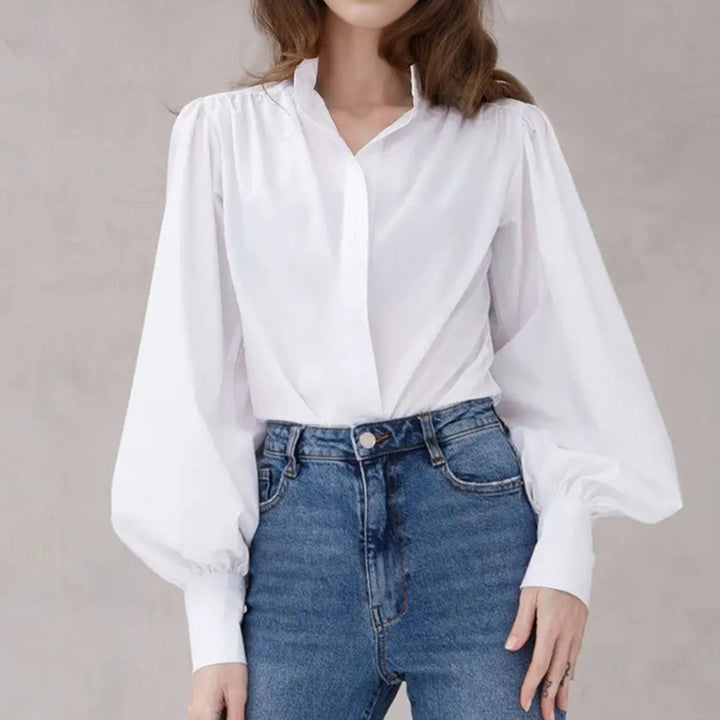 Damebluse med voluminøse ærmer og klassisk ståkrave Stilla
