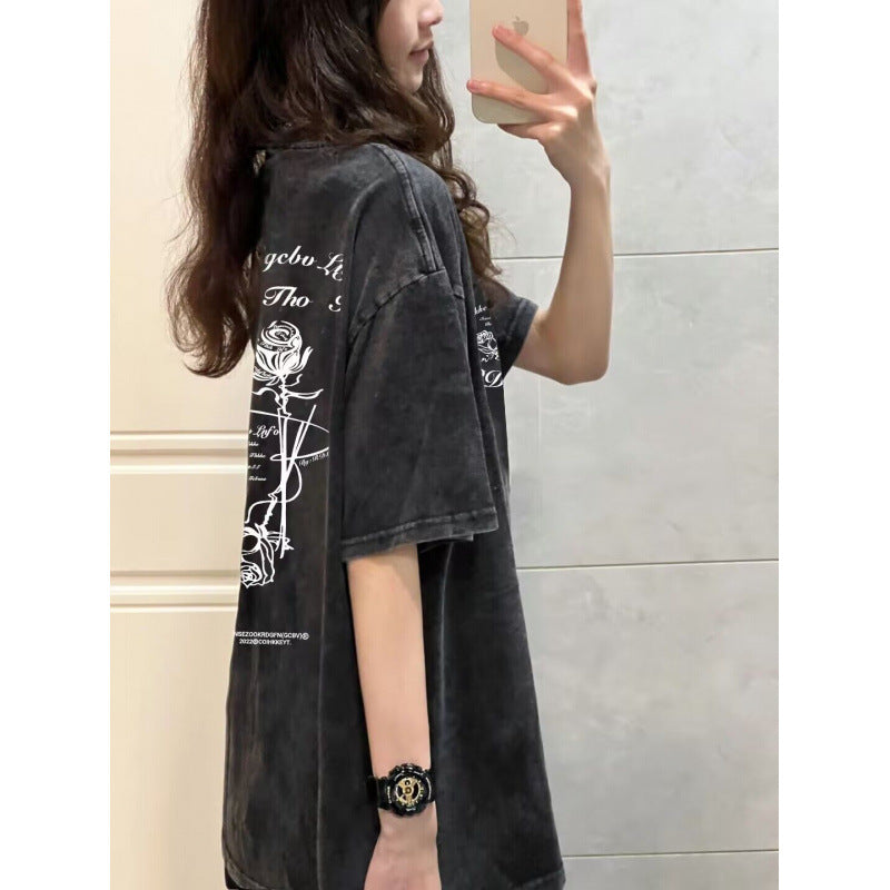 Dame T-shirt med kunstnerisk rosen design og afslappet snit Stilla