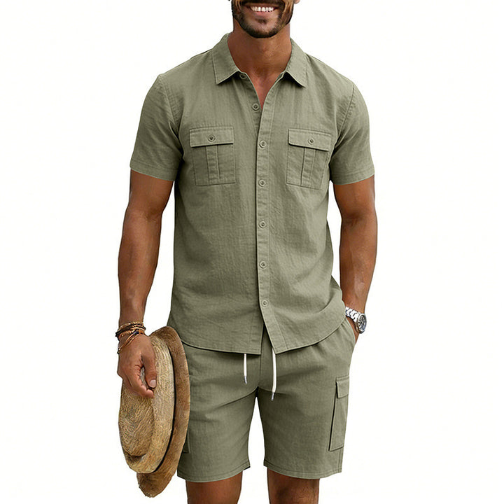 Herrer nan sommerligt fritids-sæt i bomulds-linnedmix med kortærmet skjorte og cargo-shorts Skovae