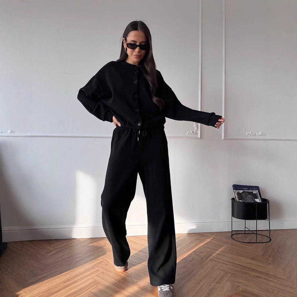 Kvinders afslappede hoodie jumpsuit med brede ben og knapdetaljer Skovae