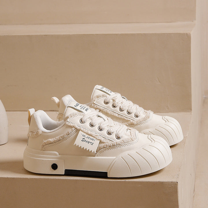 Dame sport sneakers i moderne retro-design med robust overdel og skridsikkert sål Stilla