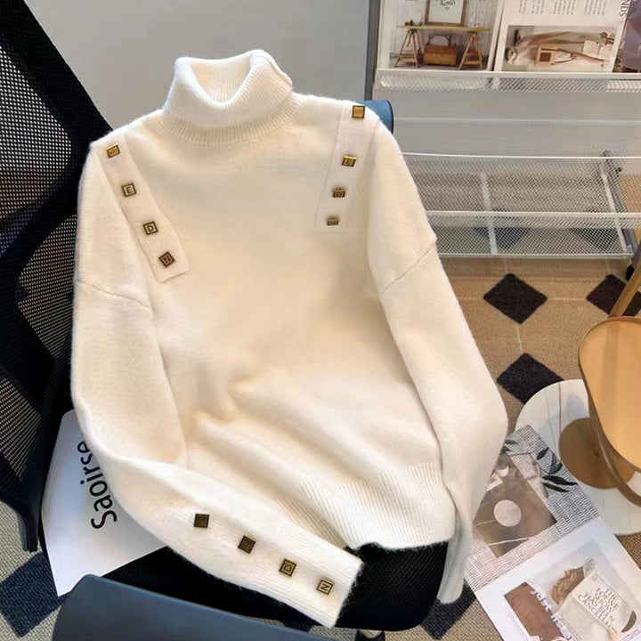 Kvinders højhals sweater med dekorative knapdetaljer Stilla