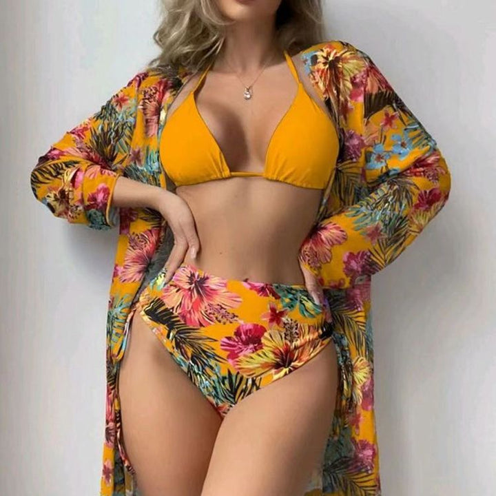 Dame bikini-sæt med højt skåret trusser og blomster-cover-up Stilla