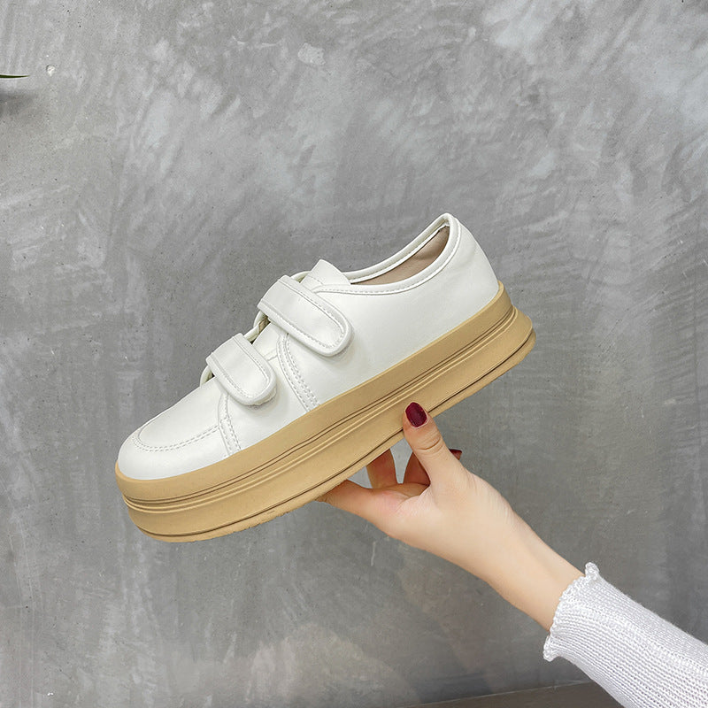 Dame Sneaker i minimalistisk design med praktisk Velcro-lukning Stilla