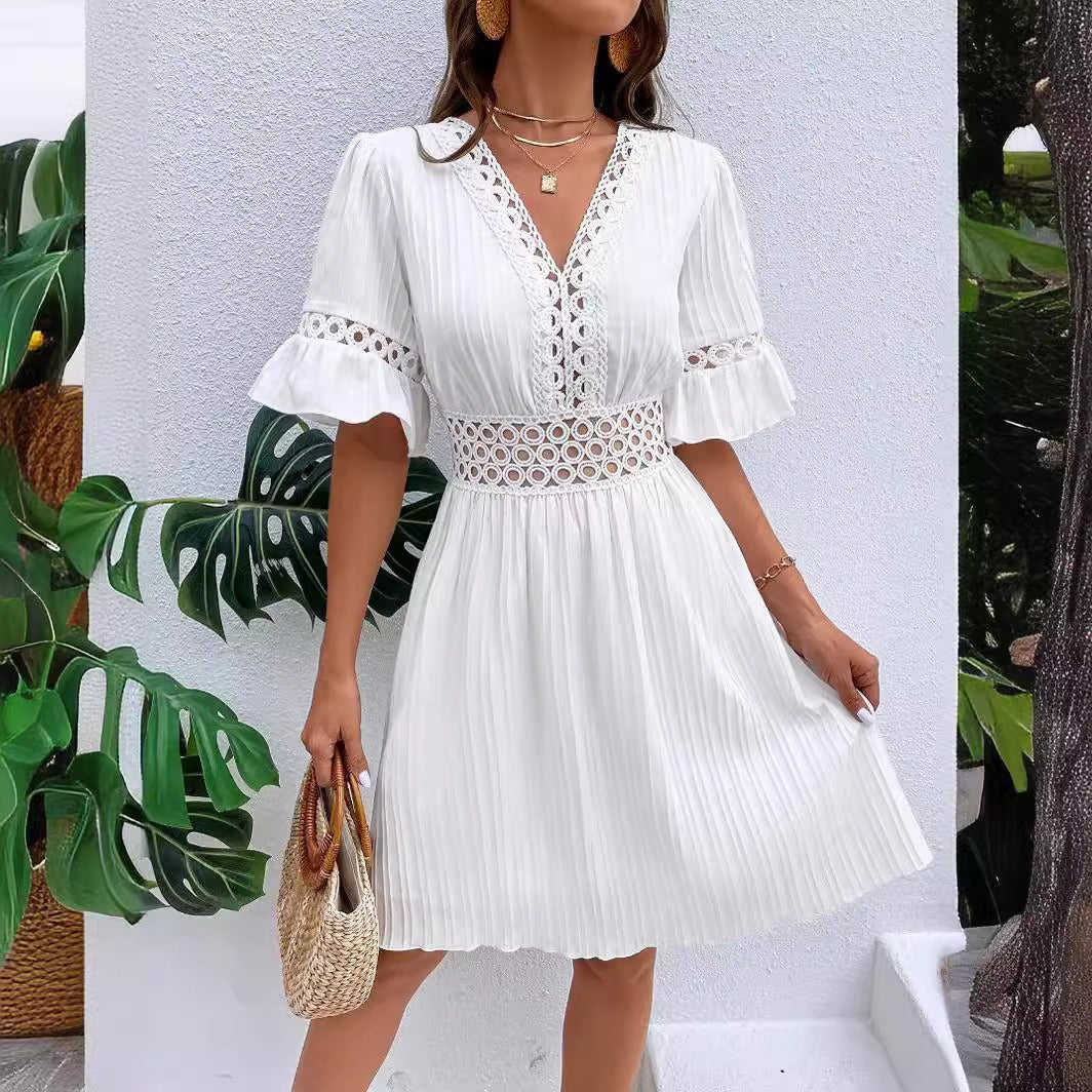 Dame Elegant Midi-Kjole med usædvanlig V-udskæring og feminine flæse detaljer Stilla