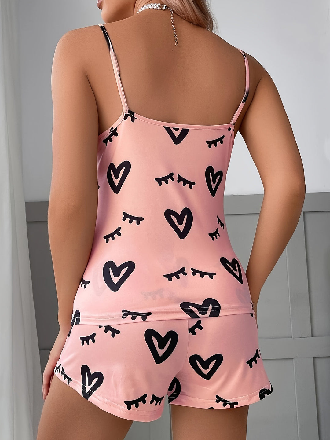 Dame sødt pyjamasæt med hjerteformede motiver og behagelig pasform Stilla