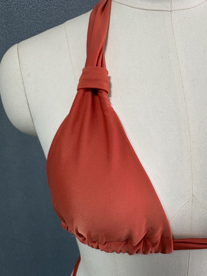 Dame triangel-bikini med innovativ knude-look Skovae