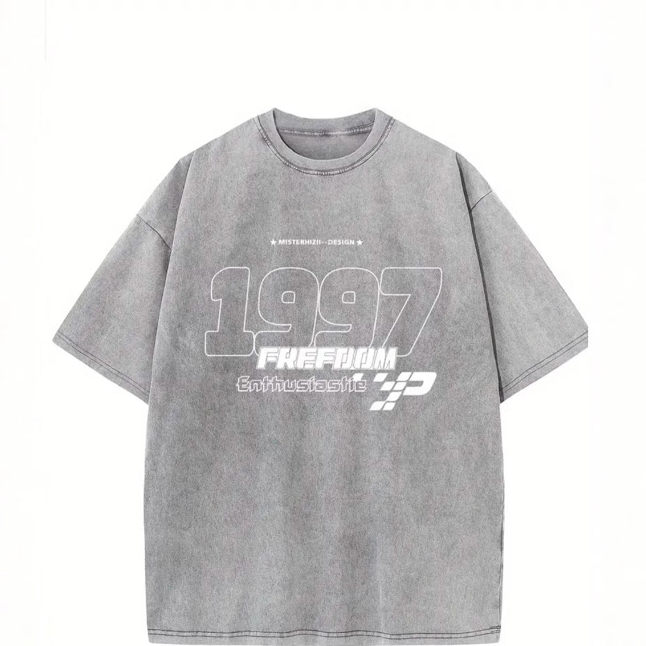 Dame T-shirt med afslappet oversized-snit og moderne grafisk design Stilla