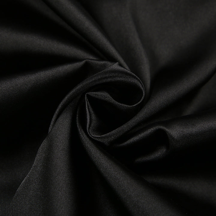 Dame elegant satin-pyjamasæt med fjerlignende detaljer og tætsiddende snit Stilla