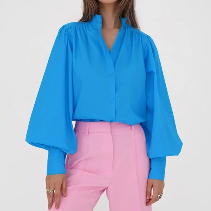 Damebluse med voluminøse ærmer og klassisk ståkrave Stilla