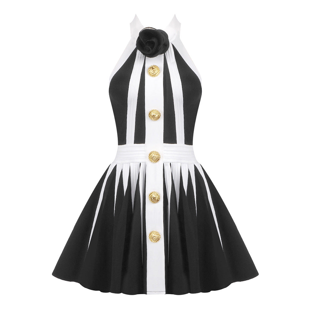 Dame Rockabilly kjole med knapdetaljer og floral dekoration Skovae
