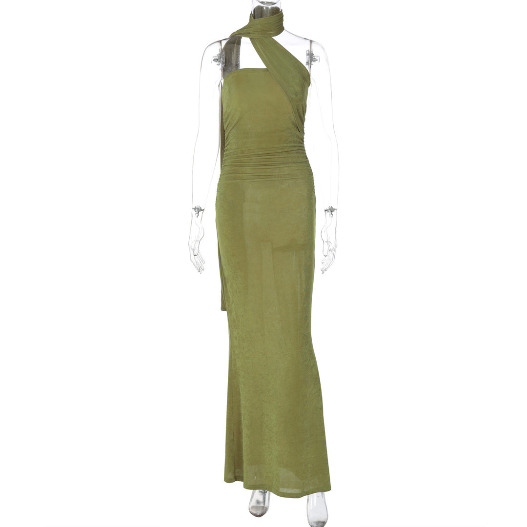 Dame Elegant aftenkjole med off-shoulder halterdesign og figurvenlig drapering Skovae