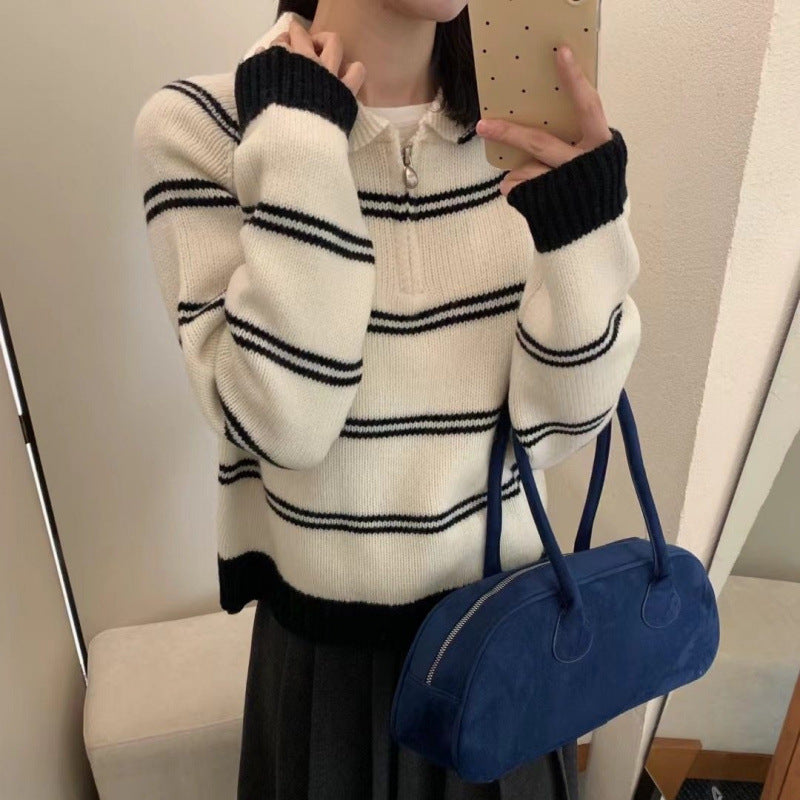 Kvinders strikket pullover med halv lynlås og stribet design Stilla