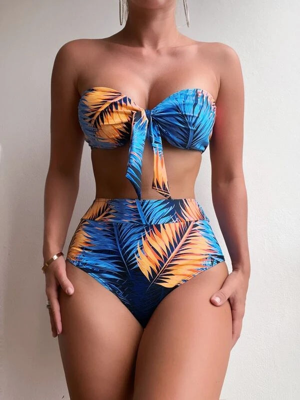 Dame bandeau-bikini med blomstermotiv og matchende kimono skovae