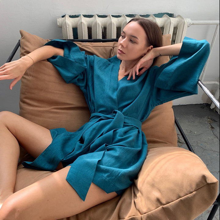 Dame kimono-inspireret morgenkåbe med elegant taljebælte Stilla