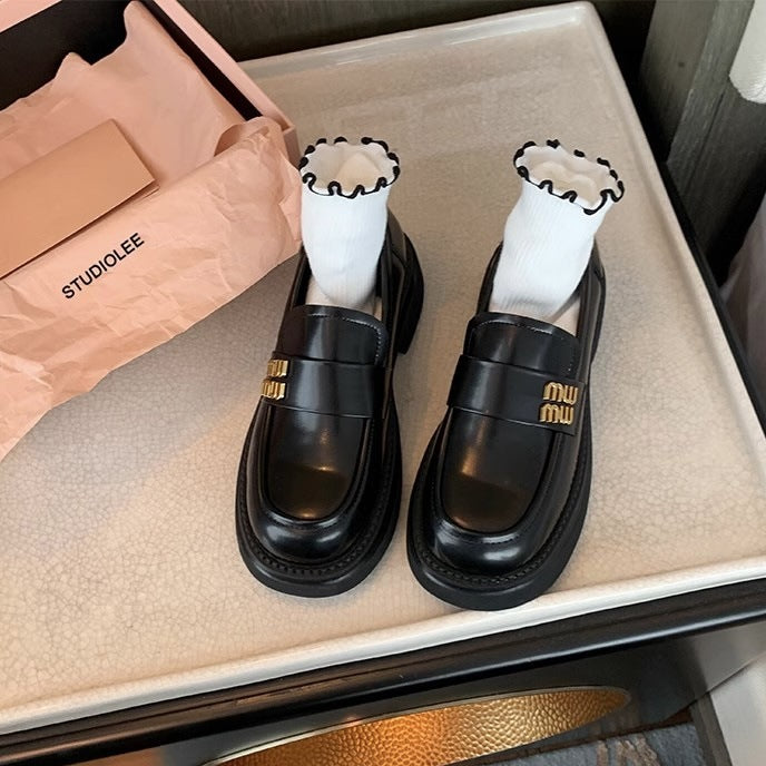 Femme Classic Chunky Loafers med dekorativt tilbehør Stilla