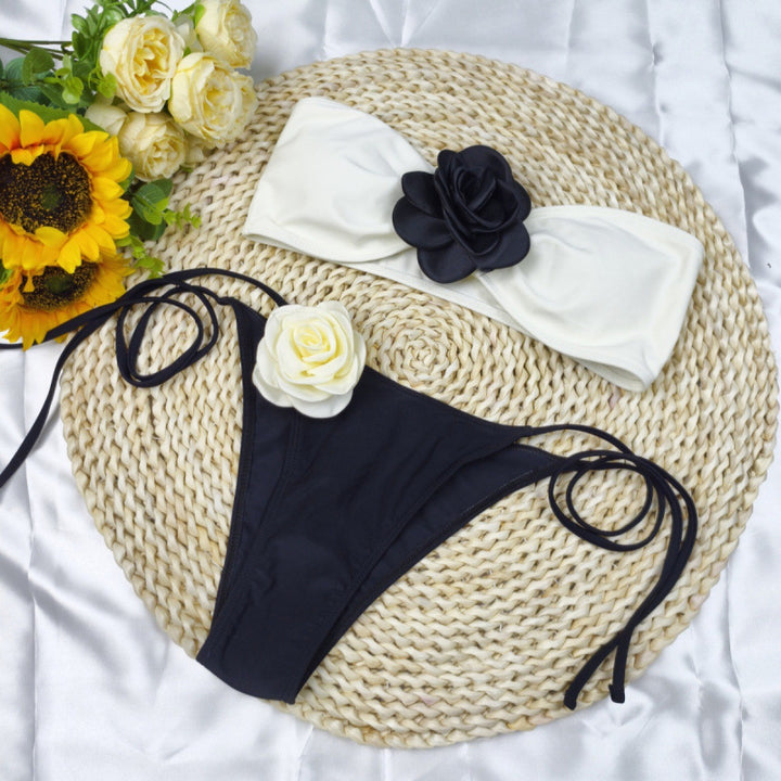 Dame bikini med florale detaljer og elastiske stropper Skovae
