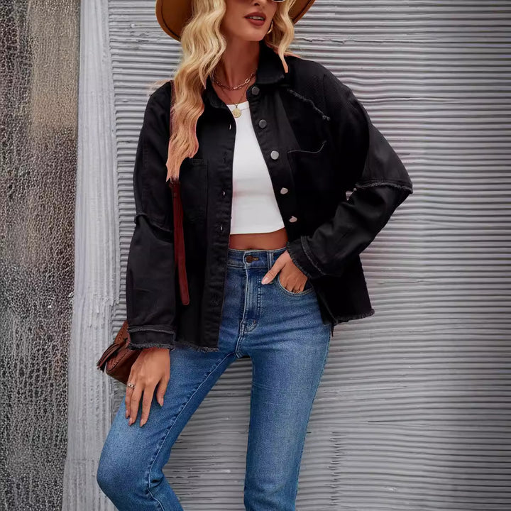Dame Denimjakke med afslappet snit og frynset detaljer Stilla