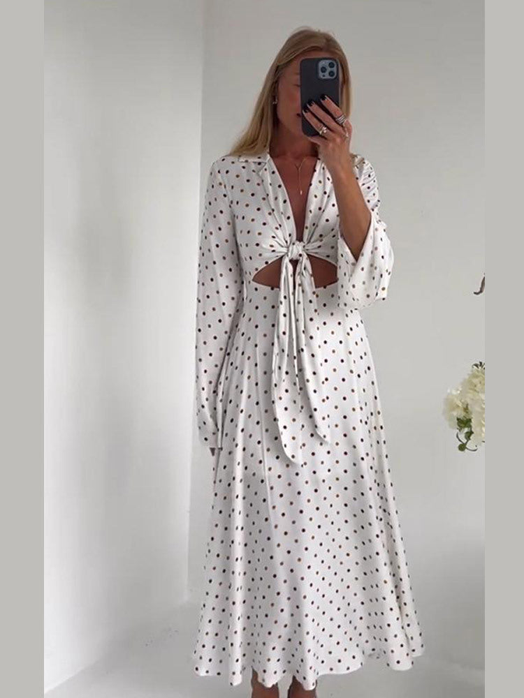 Dame Midi-Kjole med legende Cut-Out og dekorativt Knudedetail Stilla