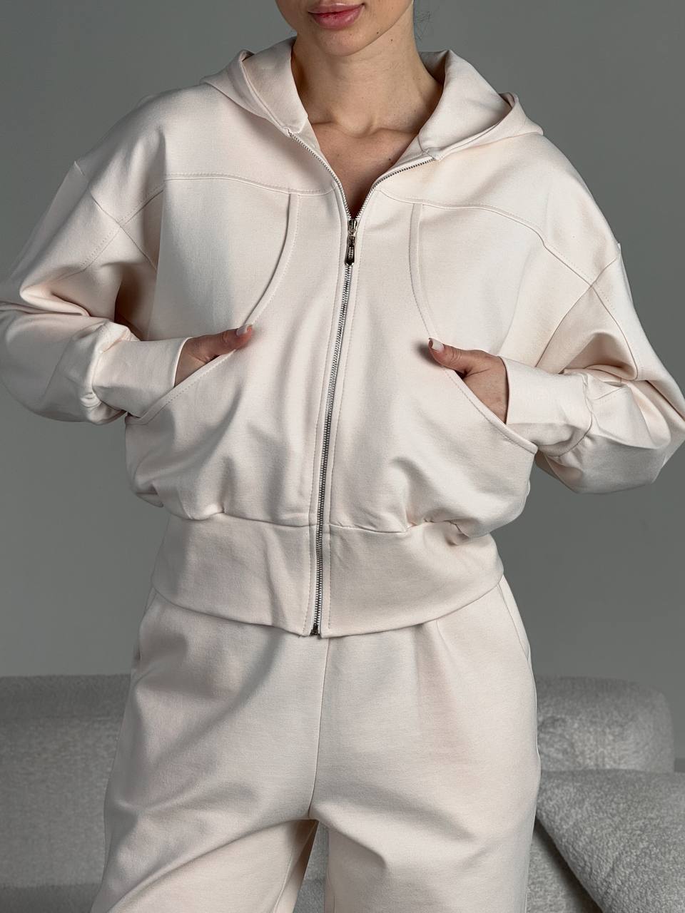 Kvinders sporty zip hoodie med løs pasform og praktiske lommer Skovae