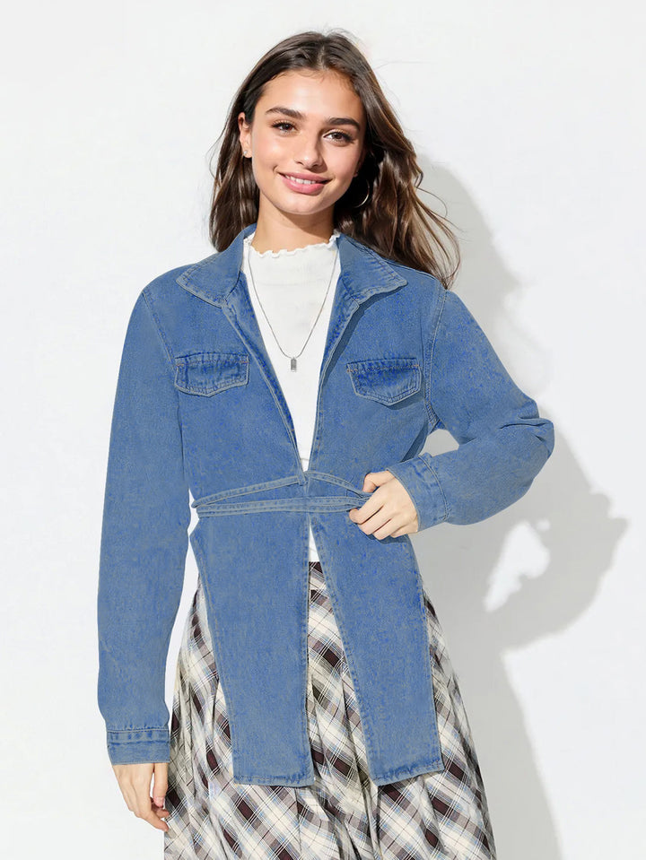 Dame denimjakke i en moderne oversized stil med et cropped snit og praktiske lommer Stilla