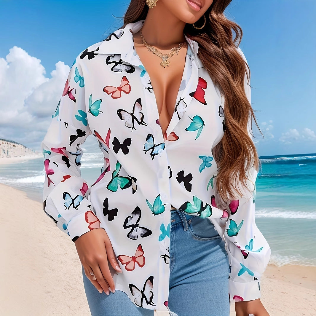 Damebluse med farverigt sommerfugledesign og afslappet snit Stilla