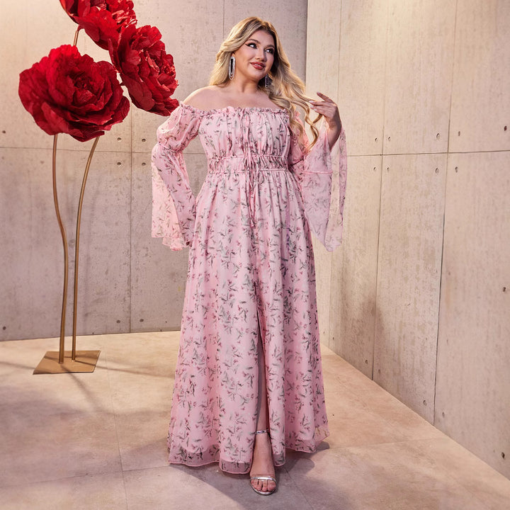Damernes maxikjole med off-shoulder design og blomsterdetaljer Stilla