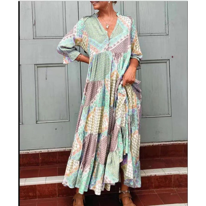 Dame Maxikjole i Boho-stil med flydende snit og patchwork-mønster Stilla