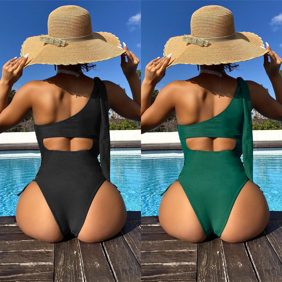 Dame étone badesuit med asymmetrisk snit og trendy udskæringer Skovae