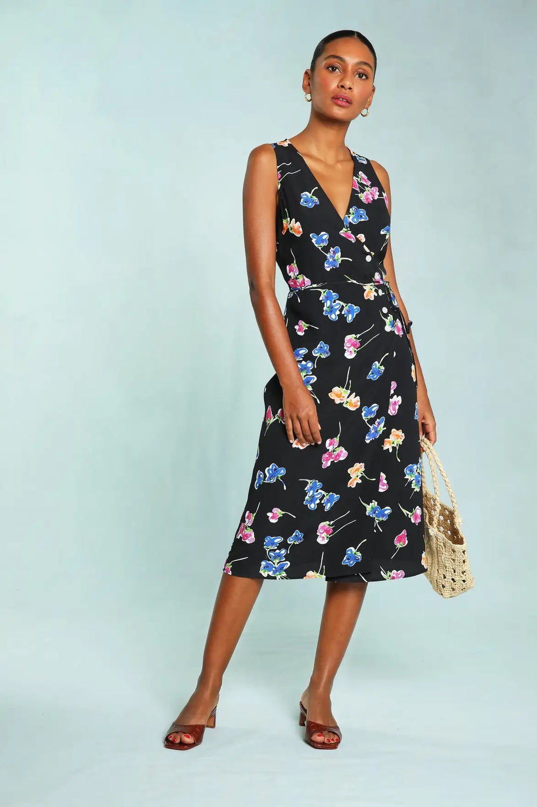 Dame sommerlig slå-om kjole med blomstret design Stilla