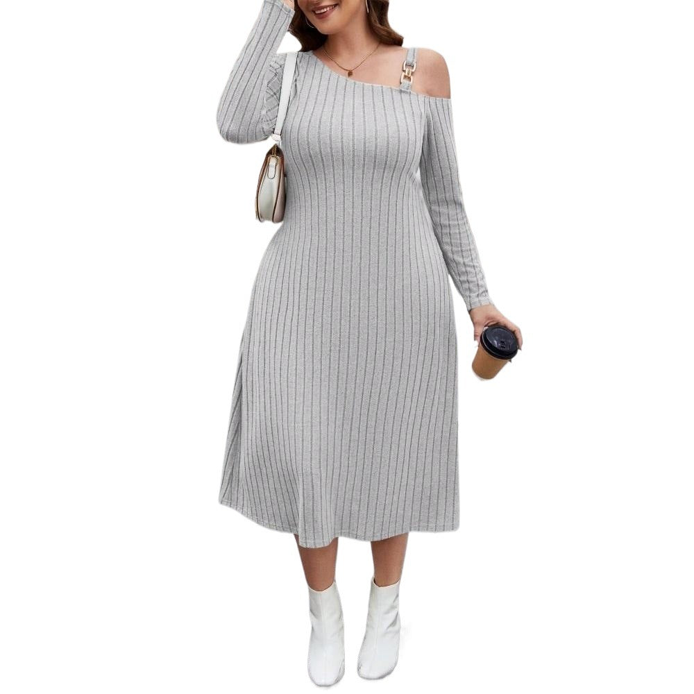 Dame off-shoulder strik kjole med elegant ribstruktur og asymmetrisk kant Stilla