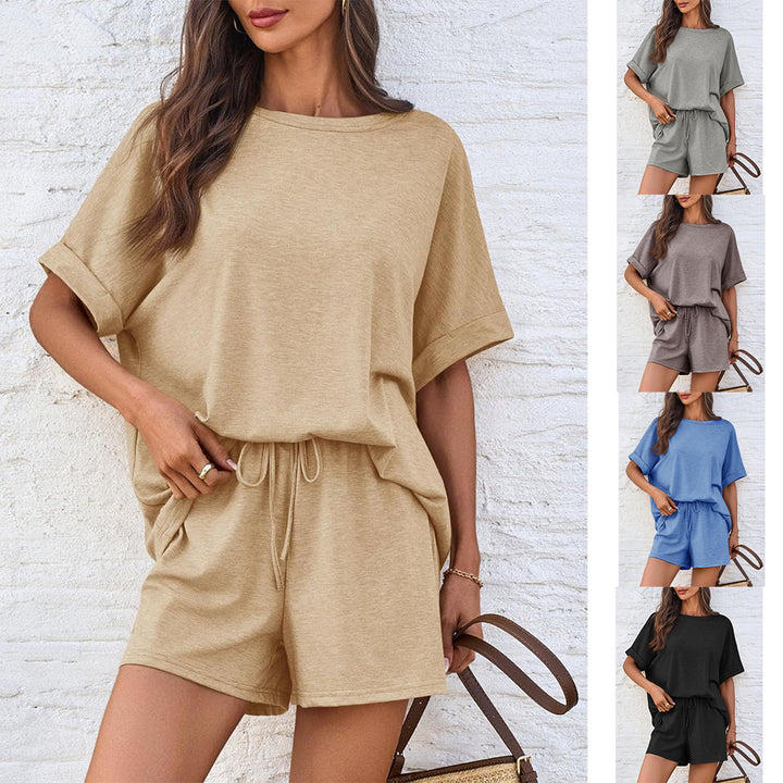 Dame afslappet fritids-sæt med oversized T-shirt og shorts Skovae
