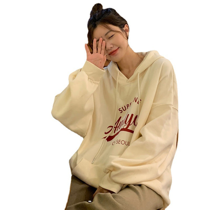 Kvinders hoodie med moderne skrift og afslappet pasform