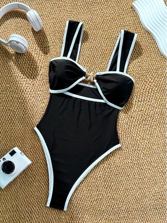 Dame one-piece badedragt med elegant snit og justerbare stropper Skovae