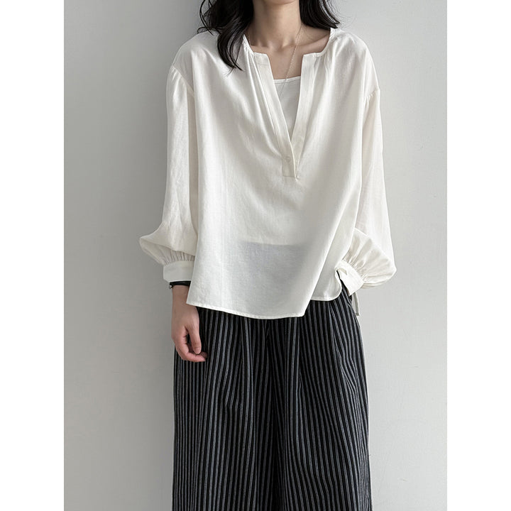 Dame afslappet bluse med ståkrave og elegant knappemulighed Stilla