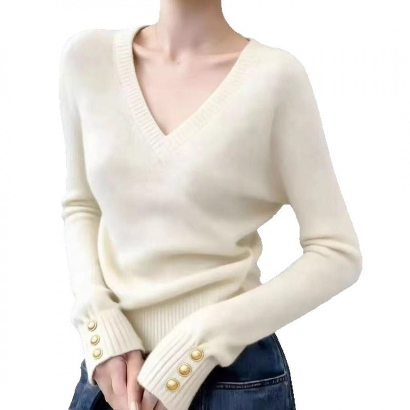 Dame fin V-hals sweater med elegante knapdetaljer Stilla