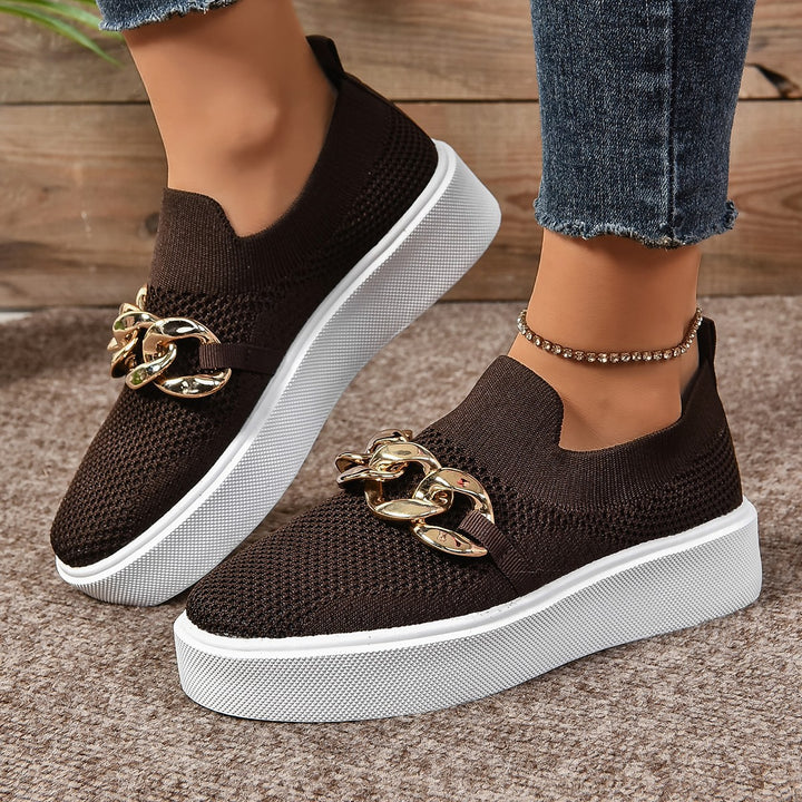 Dame Sneakers med fashionable metal kæde applikationer og komfortabel gummisål Stilla