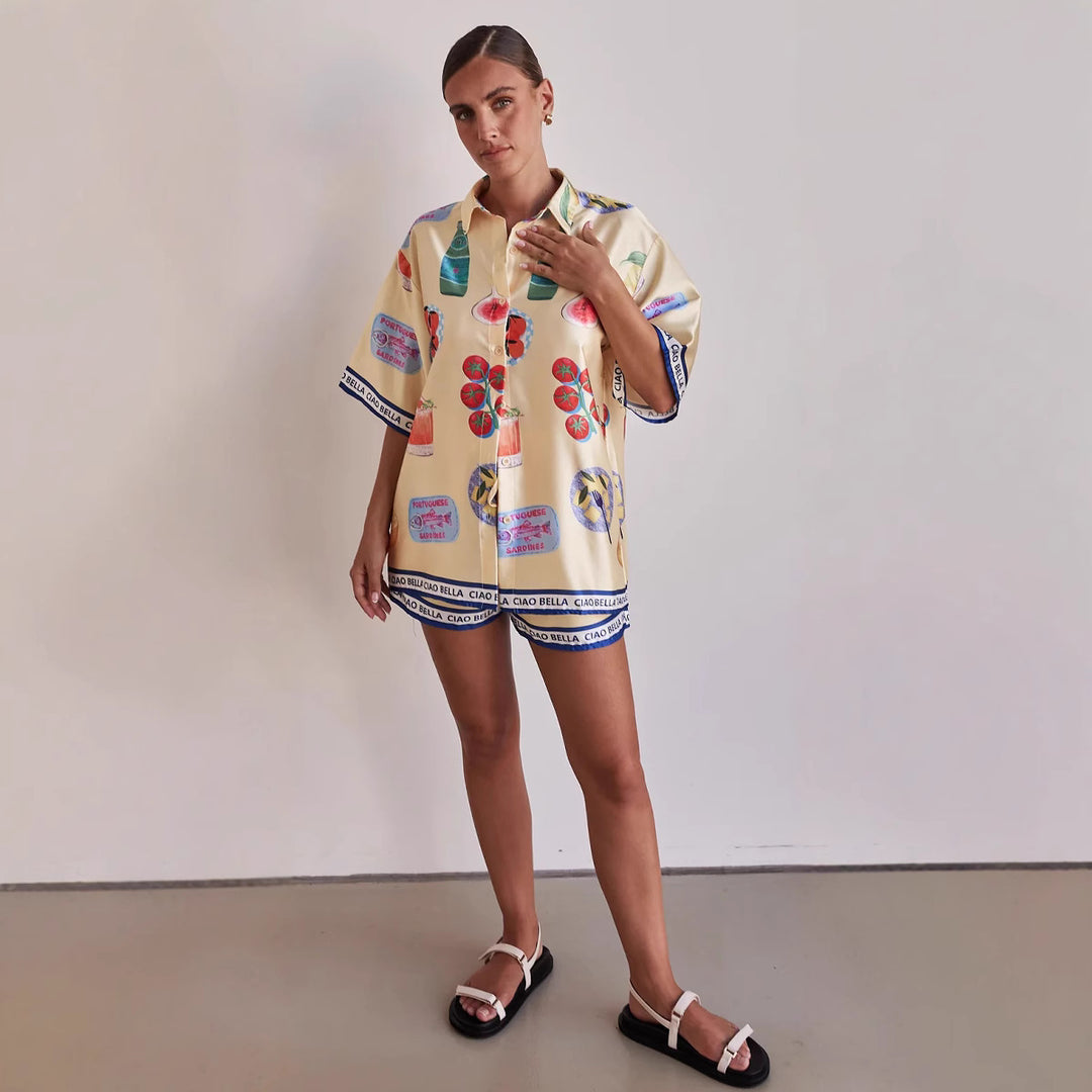 Women's set consisting of stylish short-sleeve shirt and shorts in summer design Skovae